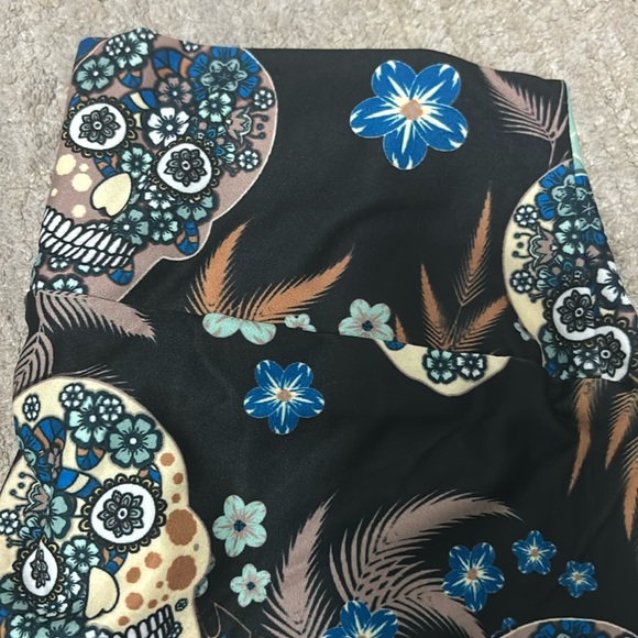 NWT yoga one size (2-12) skulls - Picture 3 of 3